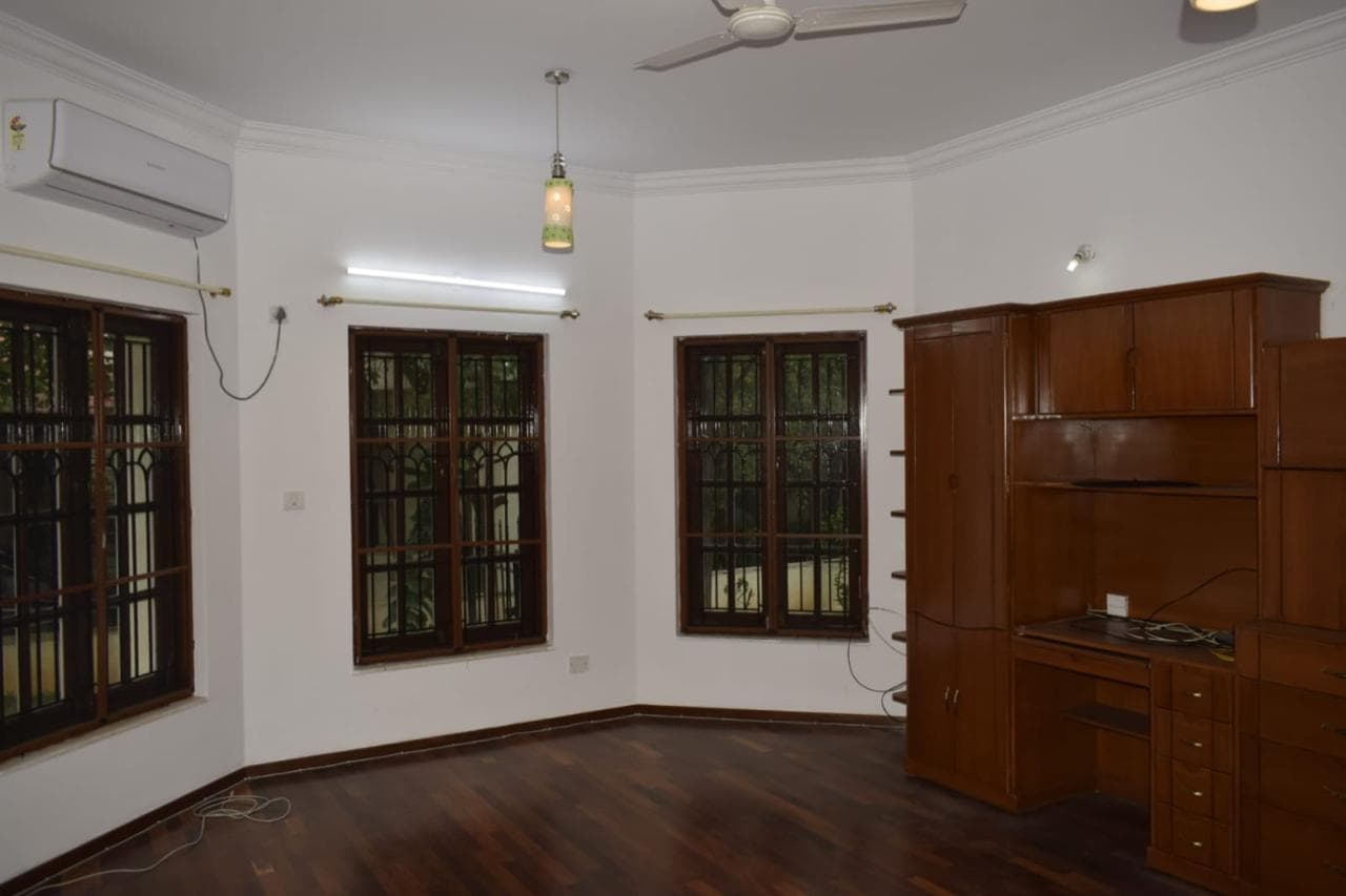 Servant Quarter Suite with Attached Bath